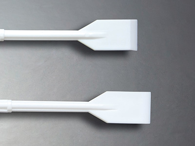 鏟刀成一定斜度，細(xì)胞不易堆積