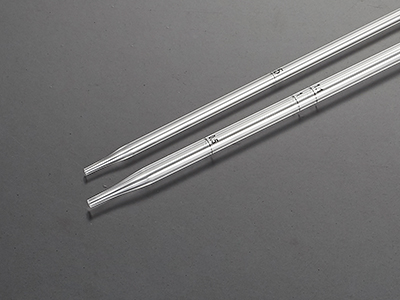 細(xì)長(zhǎng)管身，易于進(jìn)出窄口容器